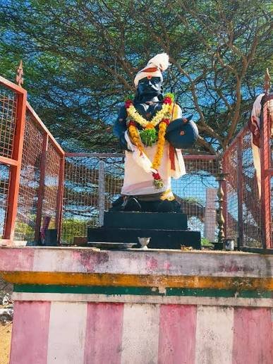 பூலித்தேவன் சிலை அருகே வசதிகள்: முதலில் 'சமுதாயத் தலைவர்' என சர்ச்சைக்குரிய வகையில் குறிப்பிட்டு பின்னர் 'ஊராட்சியில் நிதியில்லை' என மாற்றம் - சர்ச்சைக்கு முற்றுப்புள்ளி!
